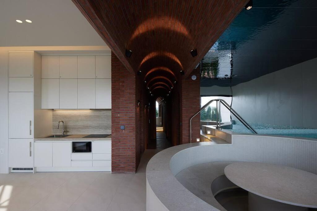 Glas Hongdae Apartment *