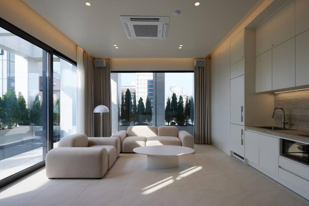 Glas Hongdae Apartment *
