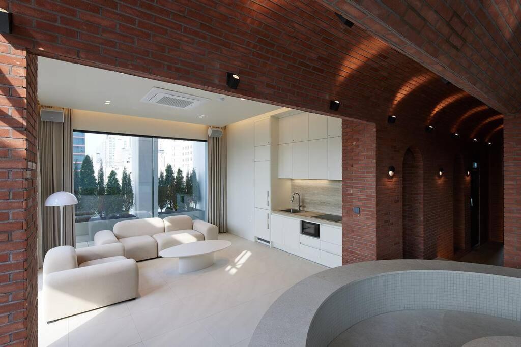 Glas Hongdae Apartment
